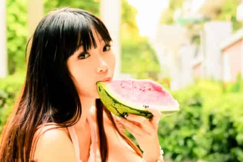 清纯萌萌的西瓜妹街拍