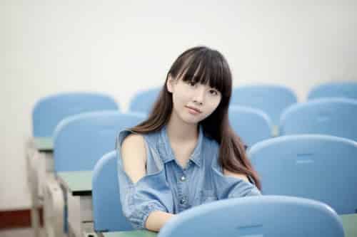 清纯女生爱上课堂