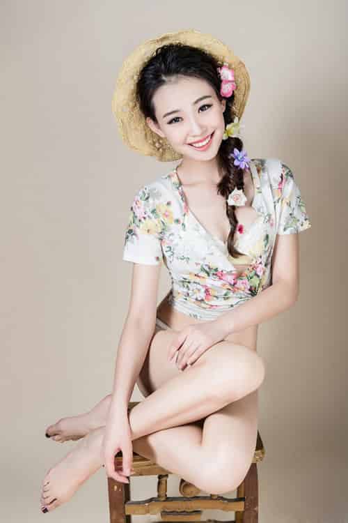 性感来袭 清纯美少女美艳写真