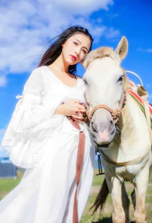 丽江旅行的清新女生唯美写真
