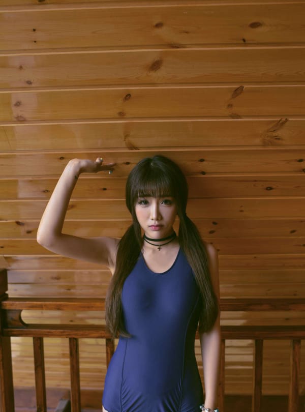 推女神美女模特朱若慕泳衣古灵精怪云曼旅拍