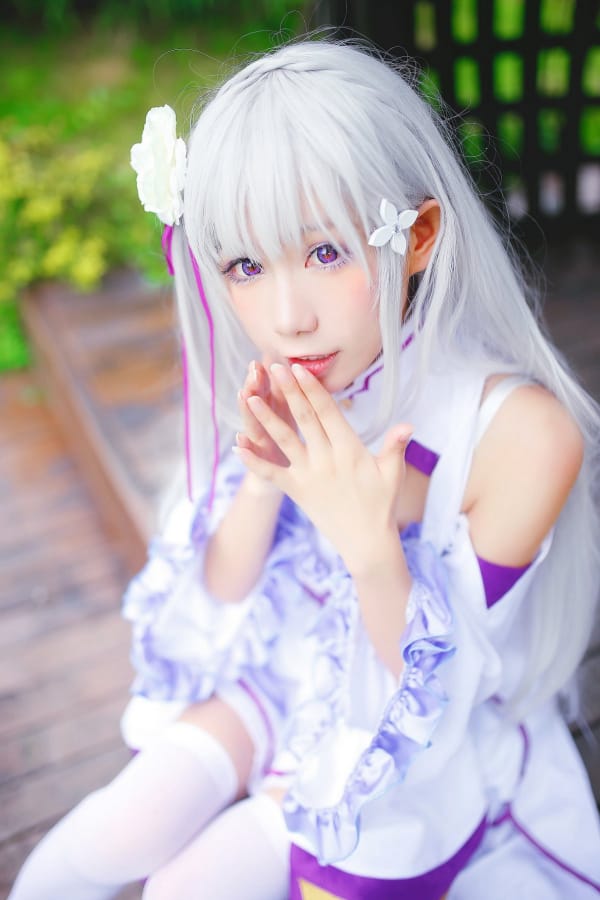 娇小萌妹cosplay动漫人物爱蜜莉雅让人心动