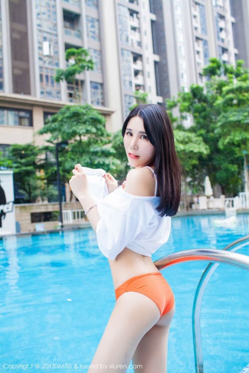 爱蜜社性感美女南湘Baby泳池比基尼性感吊裙户外美图
