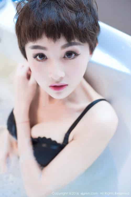 秀人网短发美女空姐babykiki浴缸比基尼湿身内衣诱惑美图