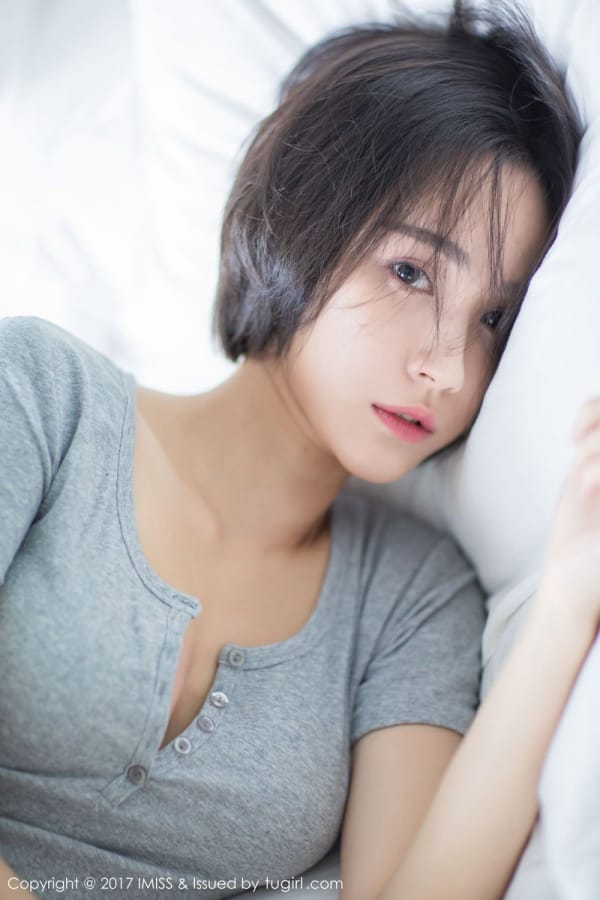 爱蜜社新人美女模特莉雅Livia水润清新诗情画意养眼写真