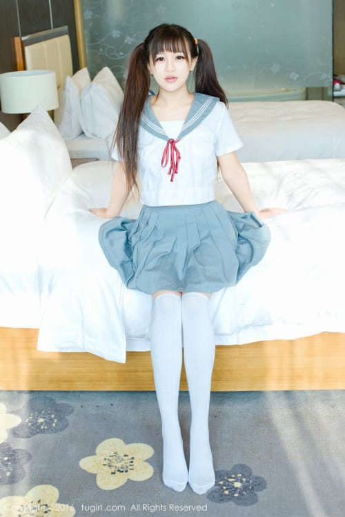 秀人网性感嫩模李佳瞳v学生短裙三点式内衣诱惑大尺度写真