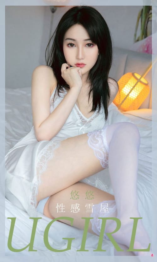 美女模特尤果悠悠丝袜美腿白嫩内衣性感雪屋主题私房写真