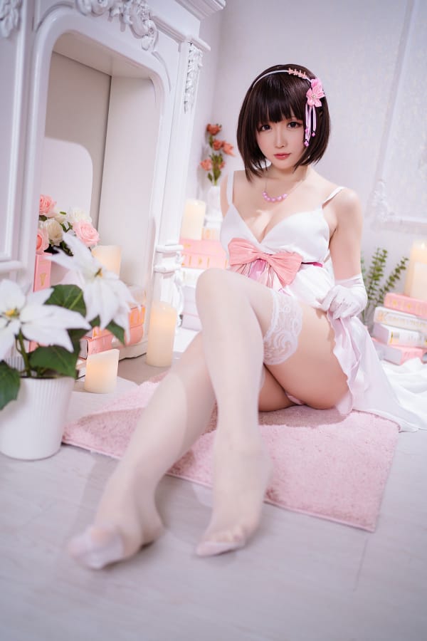 动漫博主星之迟迟粉色内衣火辣身材特典礼服半脱私房写真