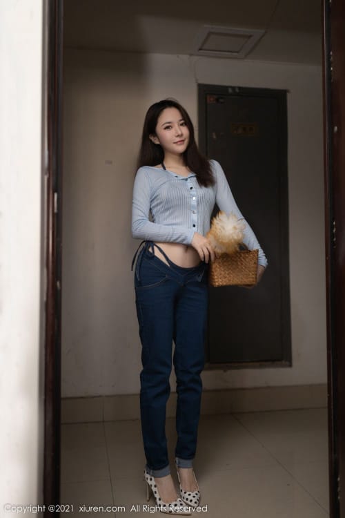 秀人网美女模特鱼子酱Fish淡蓝色上衣居家女友主题性感写真