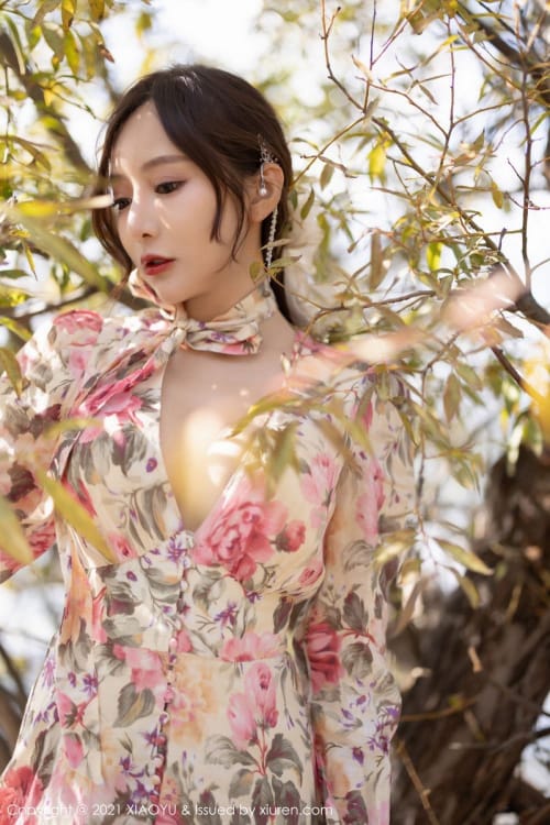 语画界性感女神王馨瑶yanni花样长裙+原色丝袜云南心愿写真