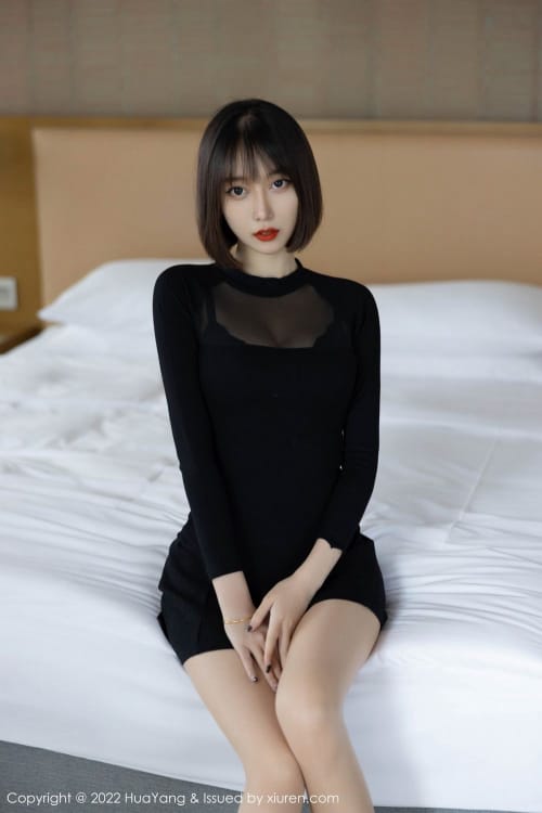 HuaYang花漾丽质美人玥儿玥er超短连衣裙搭配黑丝系列写真