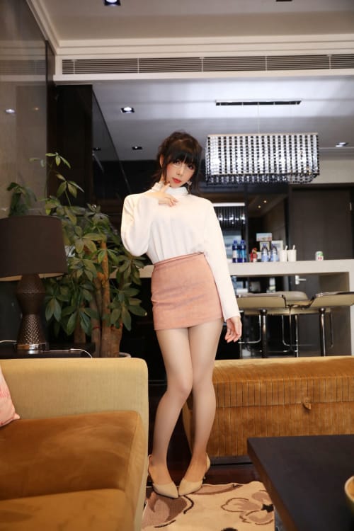 网络红人鹿野希单马尾眼镜娘都市丽人系列私房写真