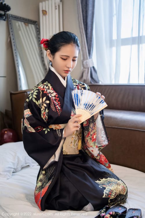 秀人网美女模特久久Aimee日系居家和服未亡人系列俏皮写真
