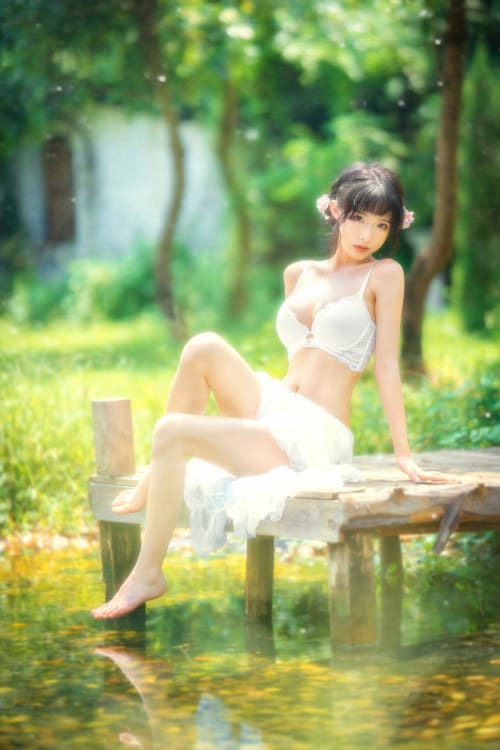 网红尤物清水由乃 - 白色蕾丝长裙花园场景户外写真