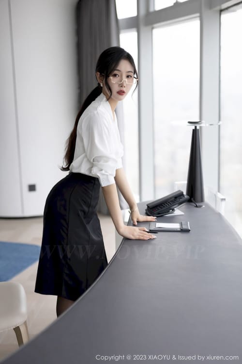 语画界美女模特苏苏阿职业装OL服饰绝美姿态性感写真
