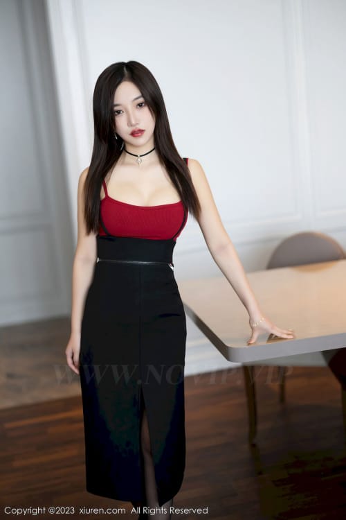 秀人网新人妙可可Cheese红色吊带上衣+黑色长裙性感写真