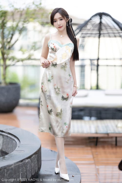 语画界性感女神王馨瑶yanni吊带长裙情趣旗袍曼妙写真