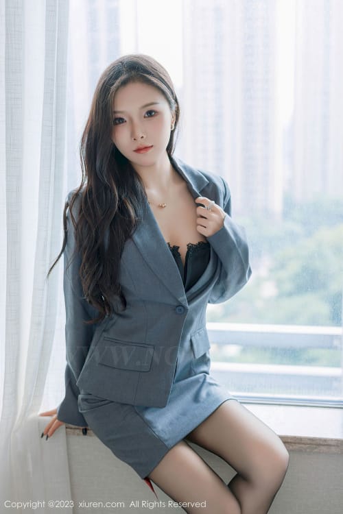 秀人网模特七七kiko深灰西服搭配短裙职场OL性感写真