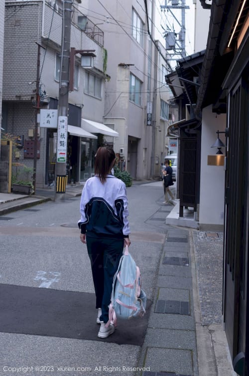 秀人网模特杏子Yada普蓝色学妹制服曼妙身姿日本旅拍