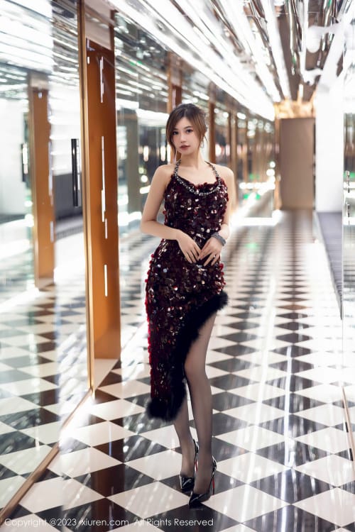 秀人网女神绮里嘉ula红色长裙搭配魅惑黑丝性感写真