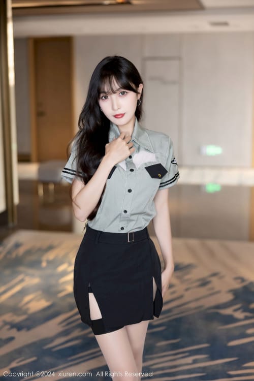 秀人网模特林星阑女警制服搭配原色丝袜甜美写真