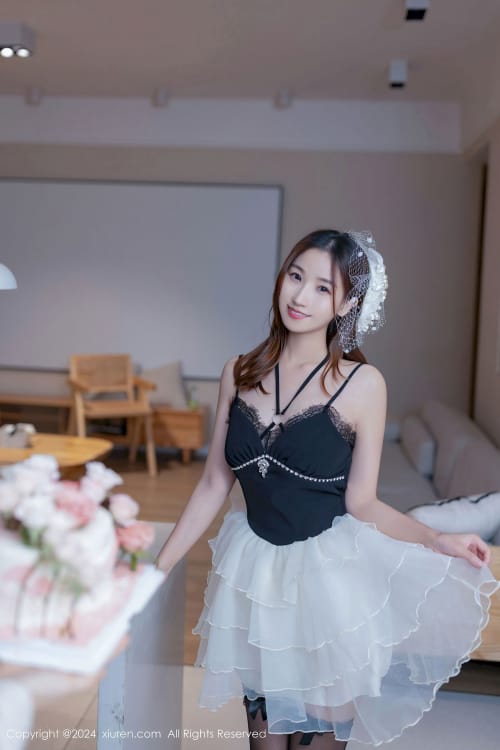 秀人网模特杏子Yada曼妙身姿生日场景拍摄性感写真
