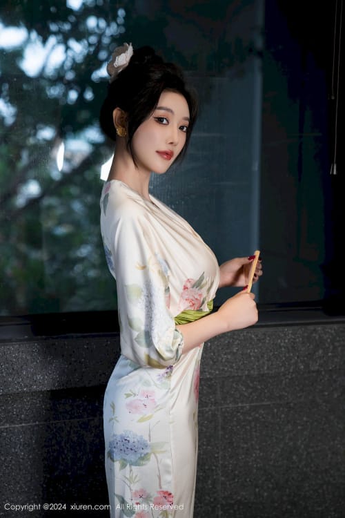 秀人网女神杨晨晨Yome白色连衣裙魅惑肉丝性感写真