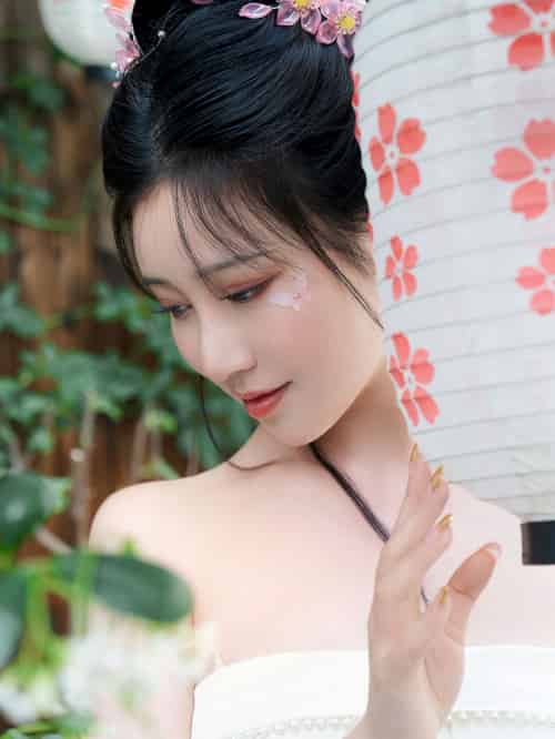 汉服佳人Nnian春日花园寻花踪花间集主题写真