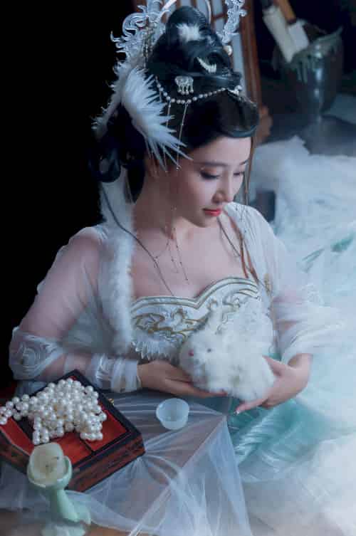 清冷御姐Nnian饰最美嫦娥仙子美丽如仙女下凡