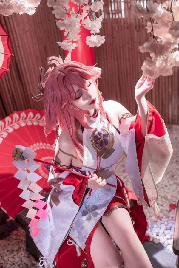 Natsuko夏夏子修长美腿 - 原神八重神子艳丽动人
