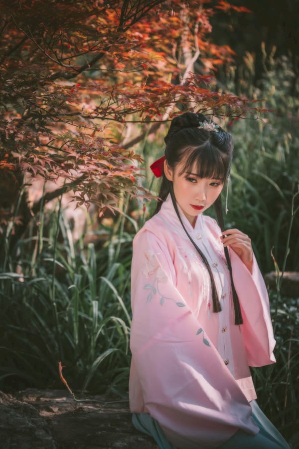 网红COSER面饼仙儿 - 明治汉服来袭户外粉嫩写真
