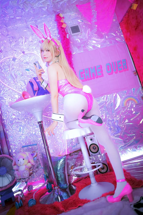 ElyEE子白丝兔女郎粉嫩装扮 - Viper Bunny毒蛇