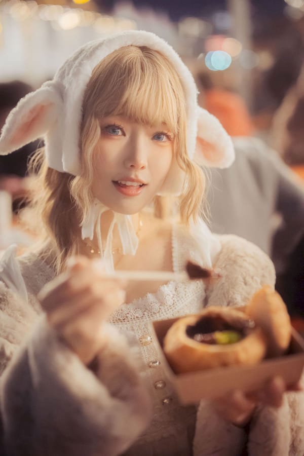 白裙美女ElyEE子 - Winter Market Lamb