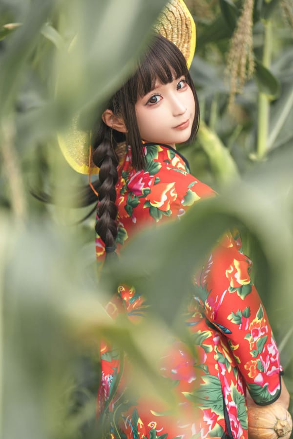 蠢沫沫东北大花袄头戴草帽 - 苞米地的故事
