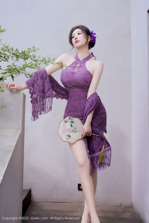 秀人网女神杨晨晨Yome紫色短裙丰腴身材性感写真
