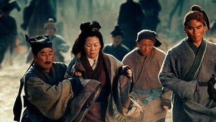 刘备在新野战败之后，为何很多百姓选择追随刘备而去？