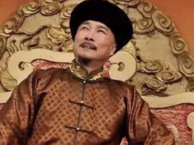 雍正1周岁抓周，拿着毛笔写了一个字差点气死康熙