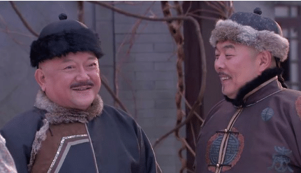 和珅可谓是一人之下万人之上，纪晓岚与他的差距有多大？