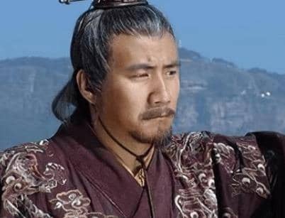 大臣穿破衣服上朝为何被处死？
