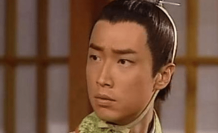 在两晋南北朝时期，曹植如何被推尊到文章典范的地位？